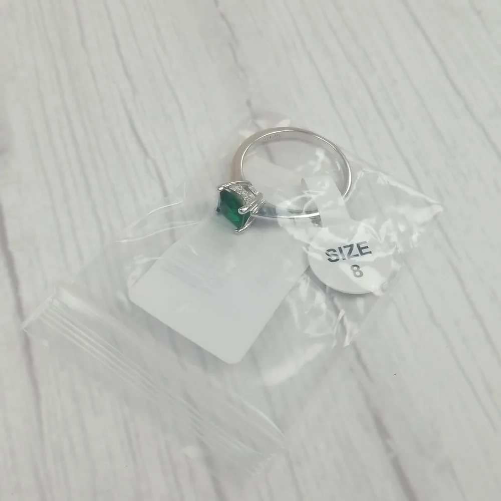 925 Silver CZ Green Ring Size 8-NWT Cubic Zirconia emerald color